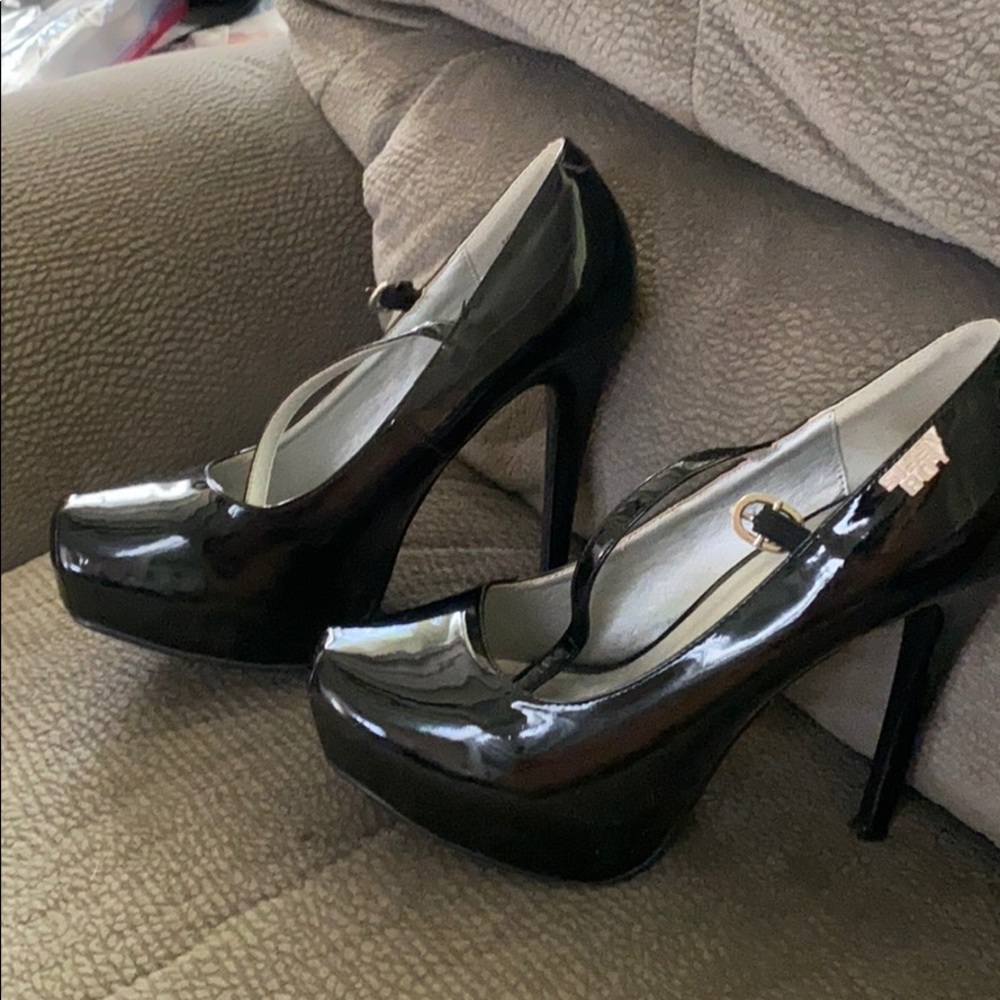 Shoe